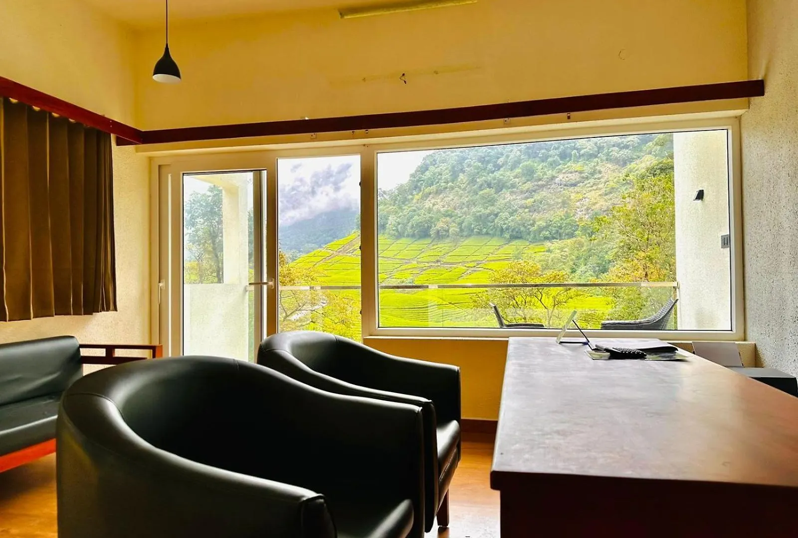 Forestscape Resort מונאר