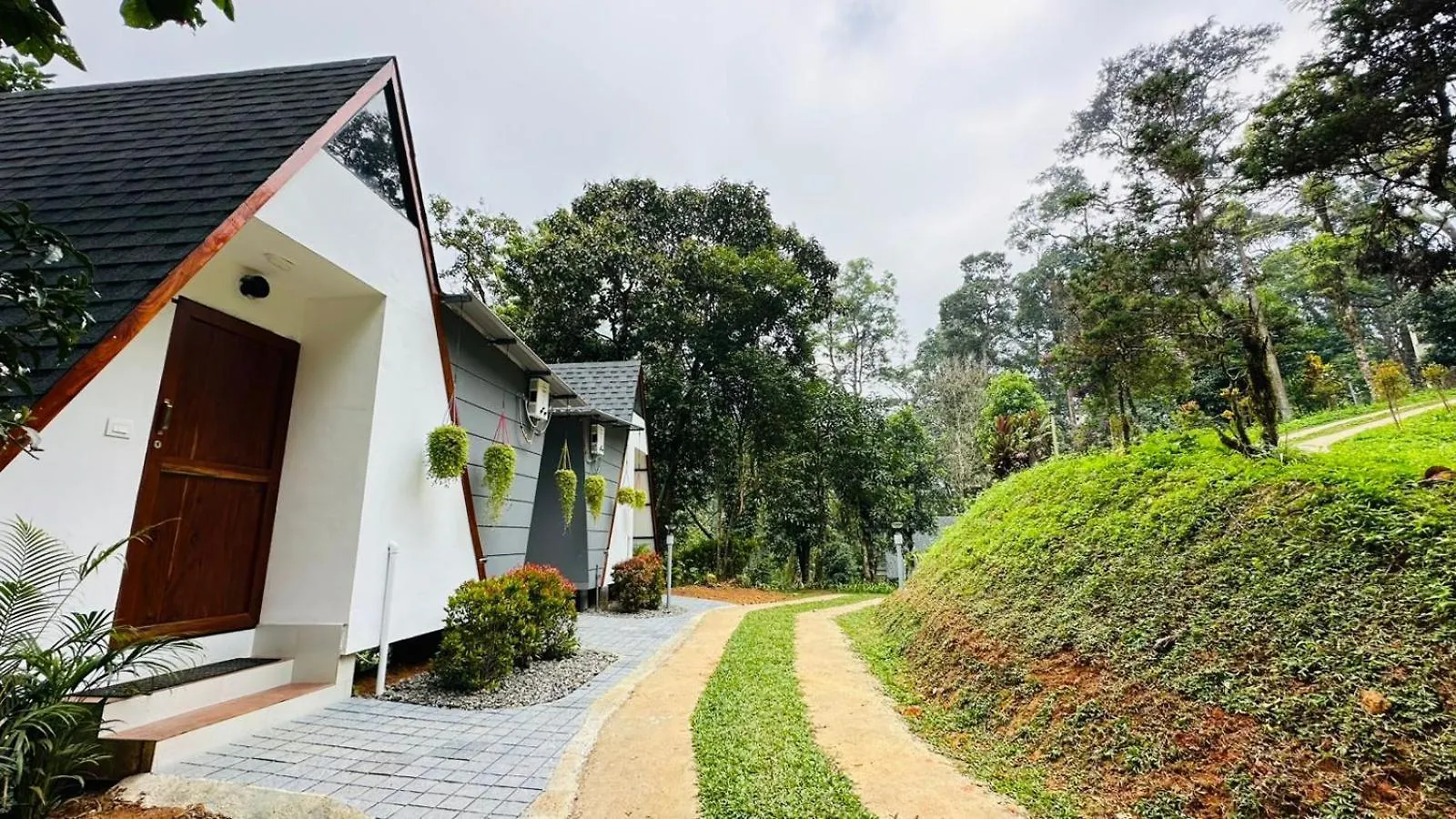 Forestscape Resort מונאר