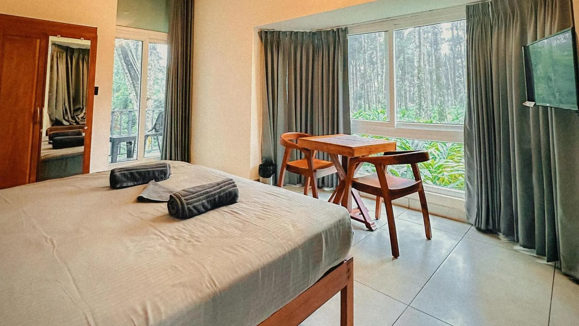 Forestscape Resort מונאר